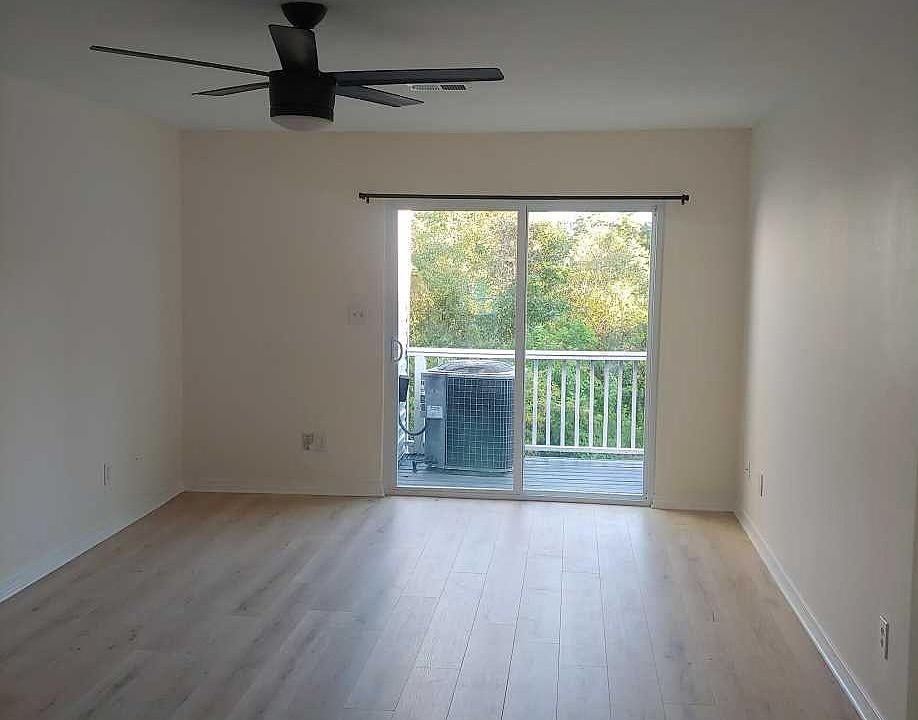 Living Room and Deck facing the Blackwater River