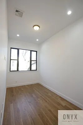 Rented by Onyx | media 35