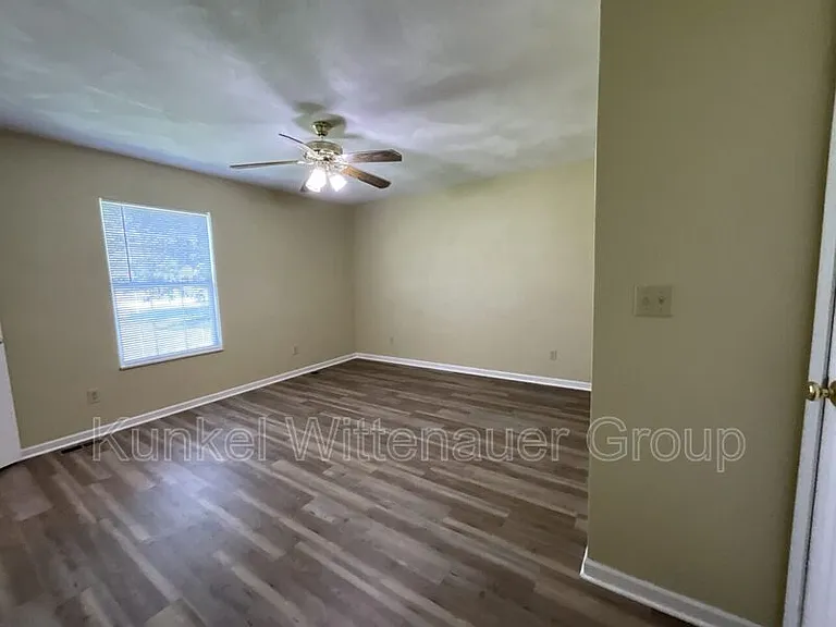 504 Draco Dr — Photo 11