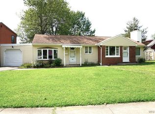 410 Cadman Dr, Williamsville, NY 14221