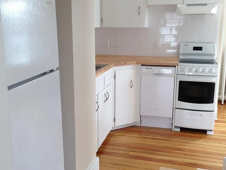 810 Broad St #3 — Photo 3