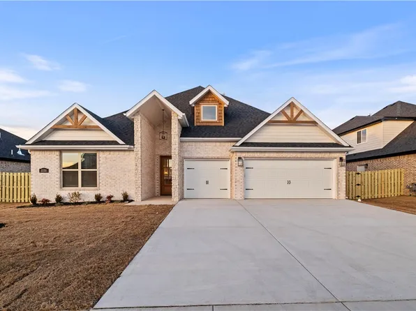 1330 Tiffany St, Centerton, AR 72719