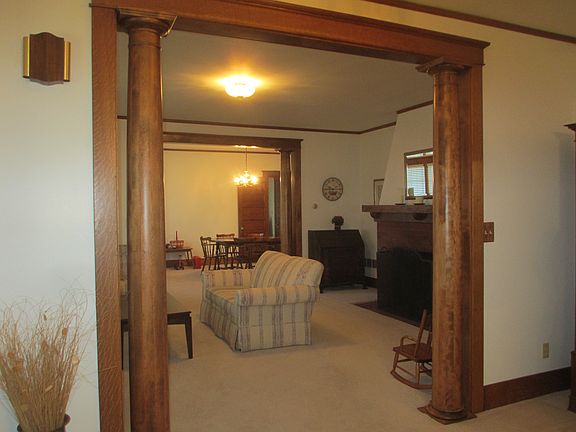 4th image of 1161 S Batavia Ave