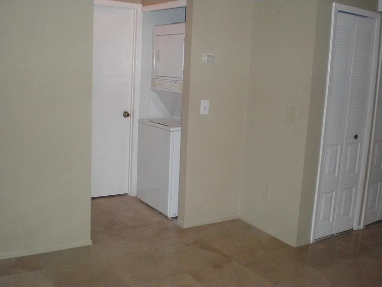 109 Reserve Cir #113 — Photo 10