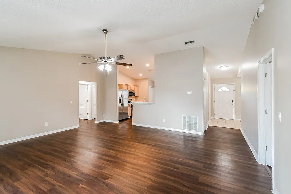 3 bed, 2.0 bath, 1460 sqft, $1,930 — Photo 3