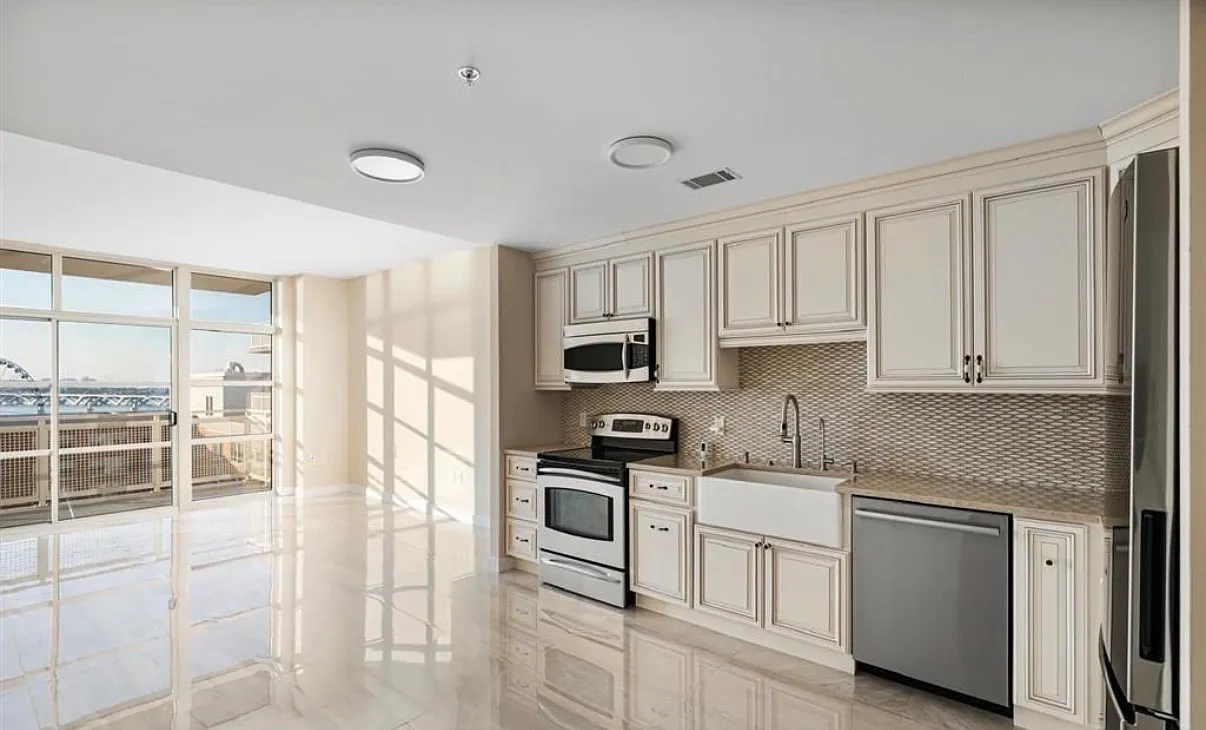 2 bed, 945 sqft, $3,500 — Photo 3