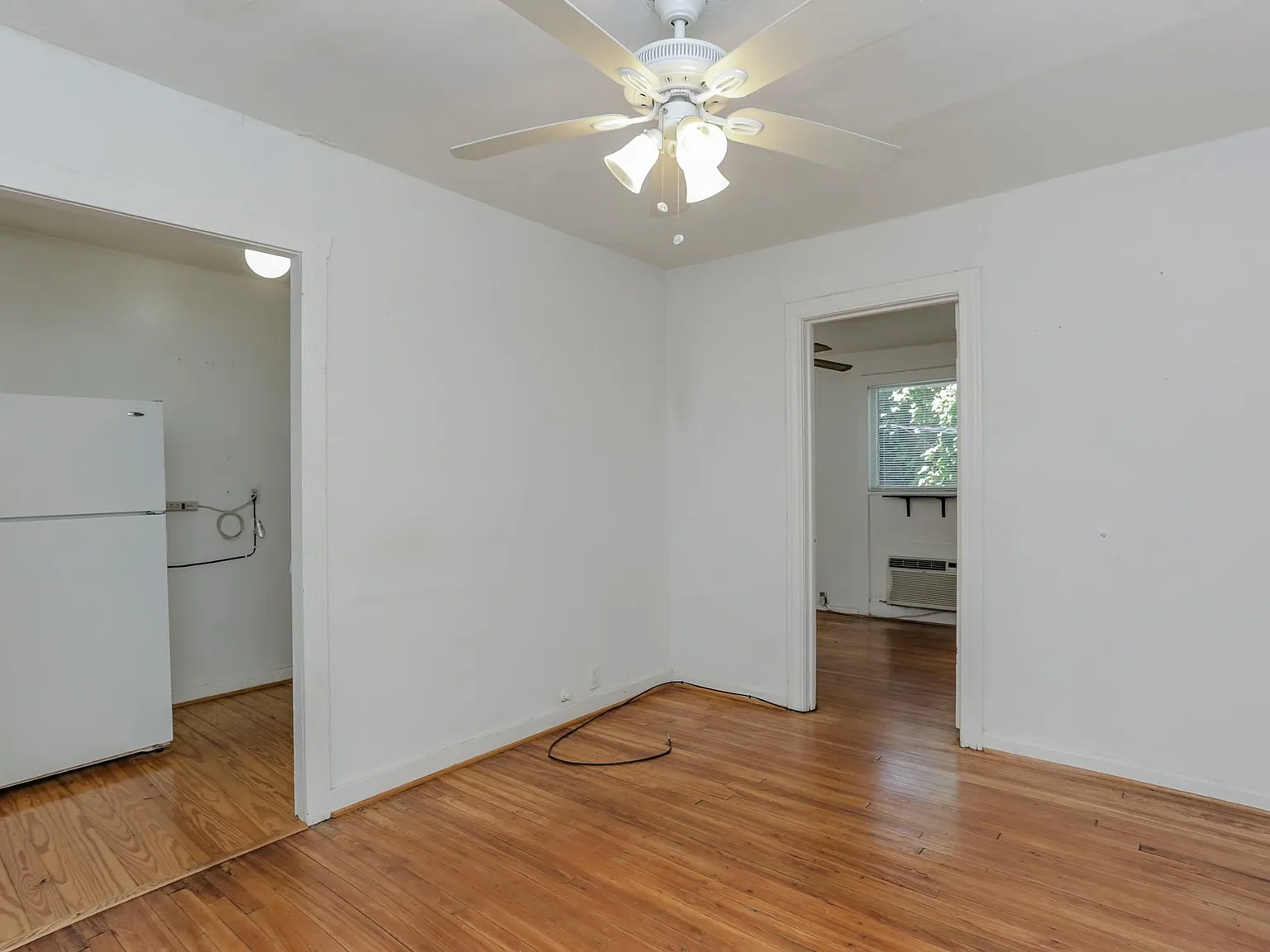 1 bed, 1.0 bath, 450 sqft, $860 — Photo 2