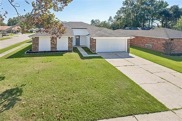 109 Meredith Dr — Photo 1