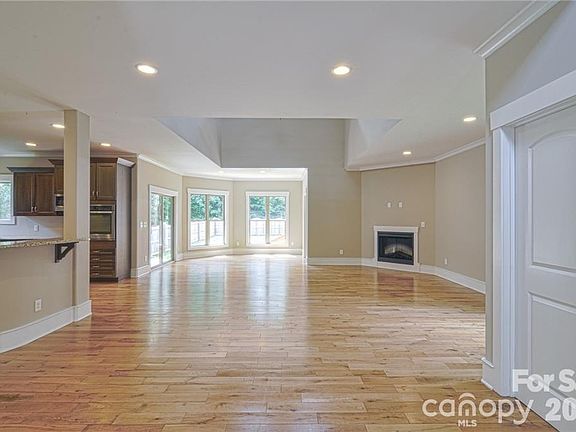 5th image of 10136 Fairlea Dr