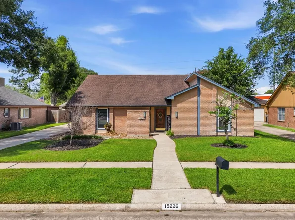 15226 Windy Cove Dr, Houston, TX 77095