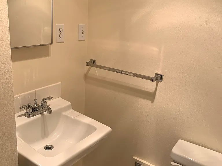 5600 University Way NE — Photo 2