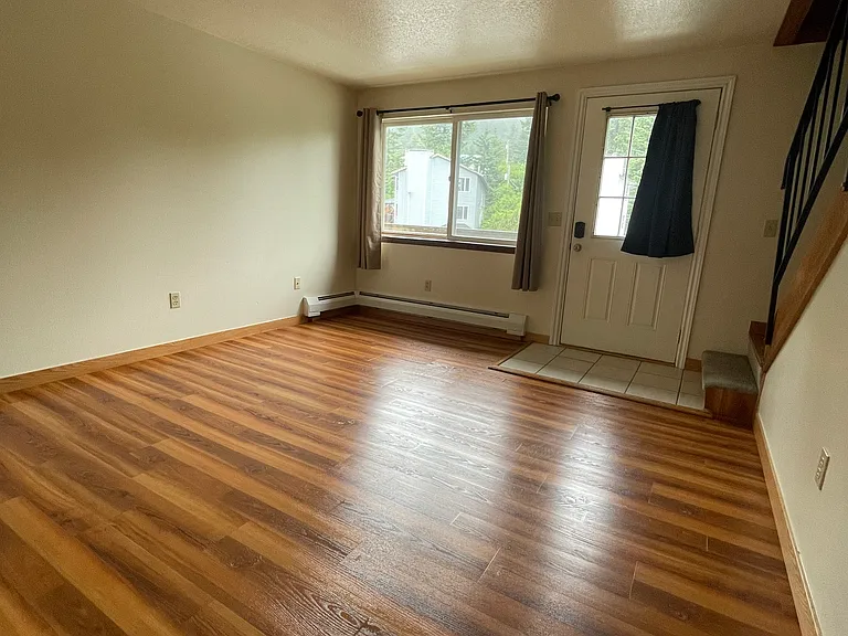 1222 Selief Ln — Photo 3