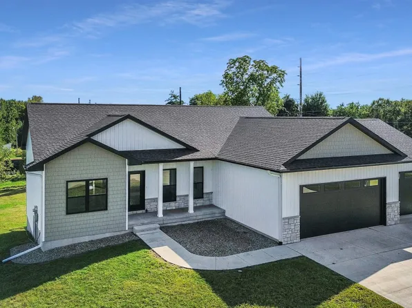 101 Pine Ridge Rd, New Hartford, IA 50660