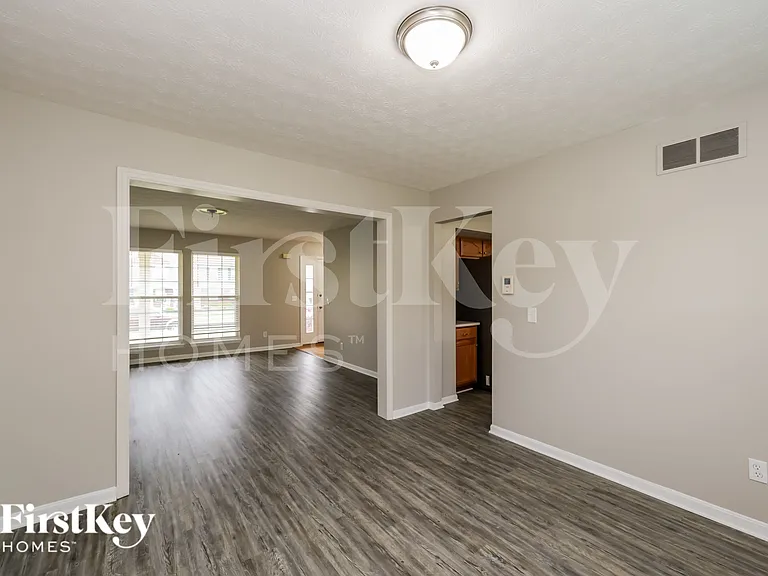 1211 Parkside Dr — Photo 5