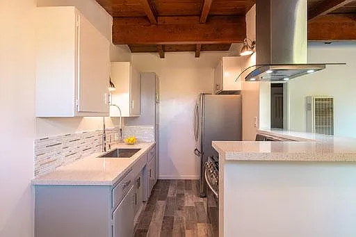 660 W 28th St #D — Photo 11