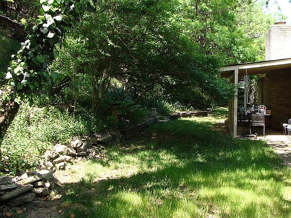 2nd image of 1112 Monroe Dr