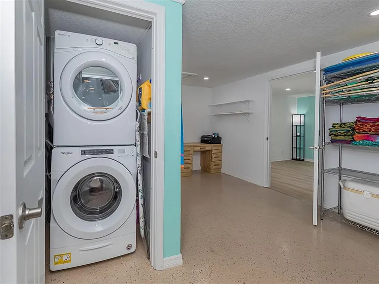 6115 Carlton Ave — Photo 36