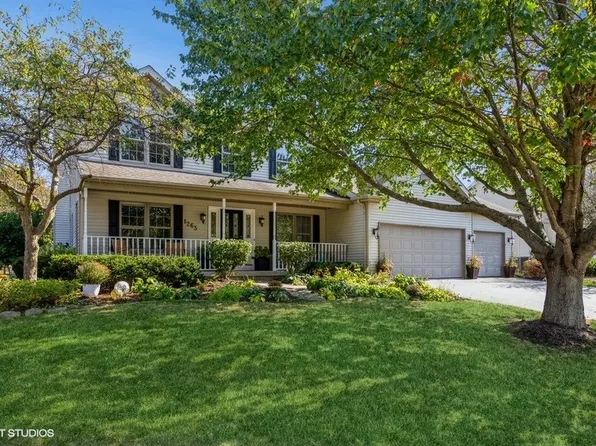 1263 Amber Ct, Woodstock, IL 60098