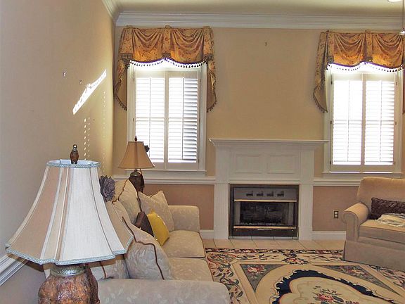 Living Room, Gas FP