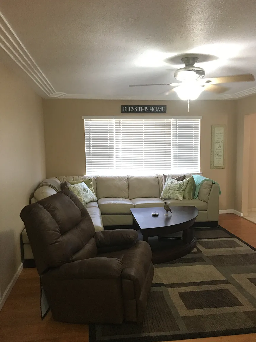 515 Amesbury Dr photo 1