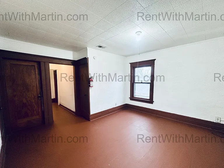820 W 2nd St — Photo 6