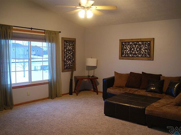 2nd image of 625 Hickory Ln