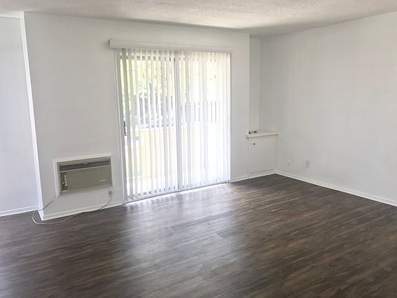 5th image of 825 S Bedford St #34