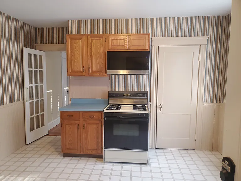 55-57 Higgins Ave #57 — Photo 9