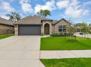 560 Lucas Ln, Lavon, TX 75166