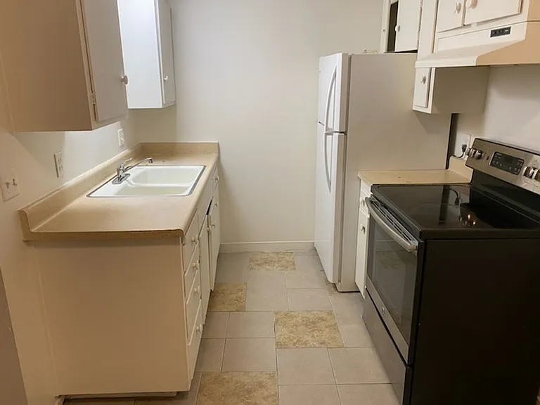 630 Maple St — Photo 11