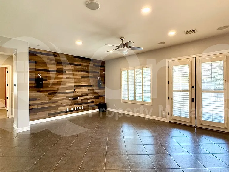 3115 E Ironside Ct — Photo 6