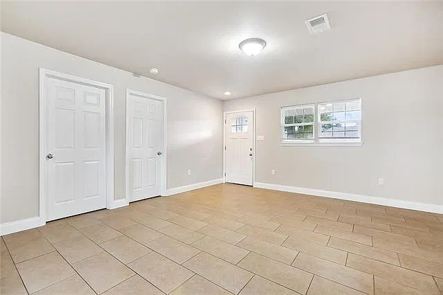 3 bed, 2.0 bath, 1100 sqft, $1,800 — Photo 2