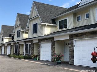 24 Creek Rd APT 201, Huntington, NY 11743