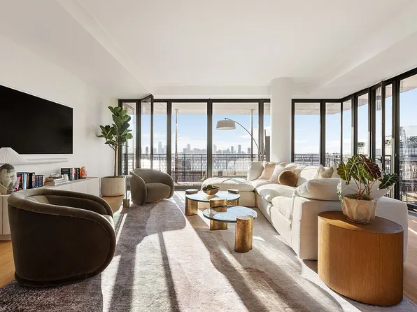 100 Vandam St #15A, New York, NY 10013