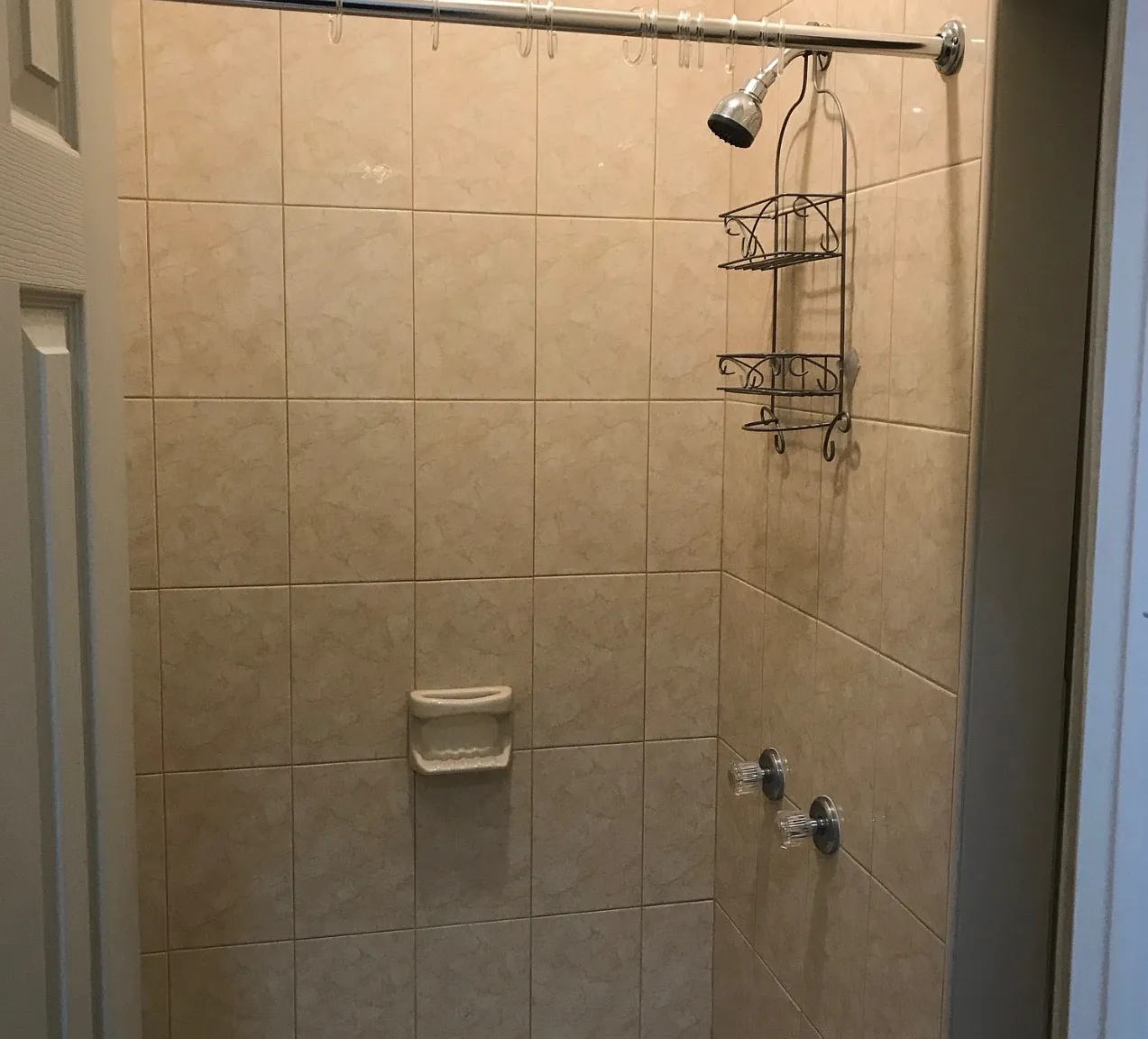 1 bed, 400 sqft, $1,000 — Photo 3