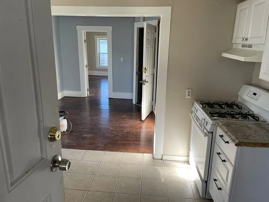 2 bed, 510 sqft, $1,900 — Photo 1