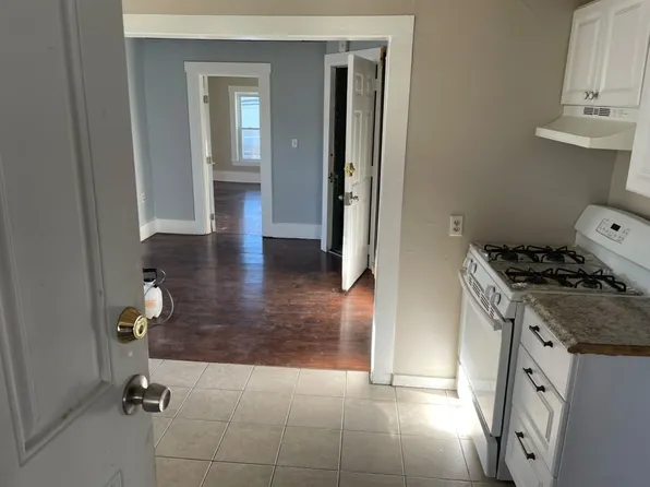 113 Shaw St #2, Lowell, MA 01851