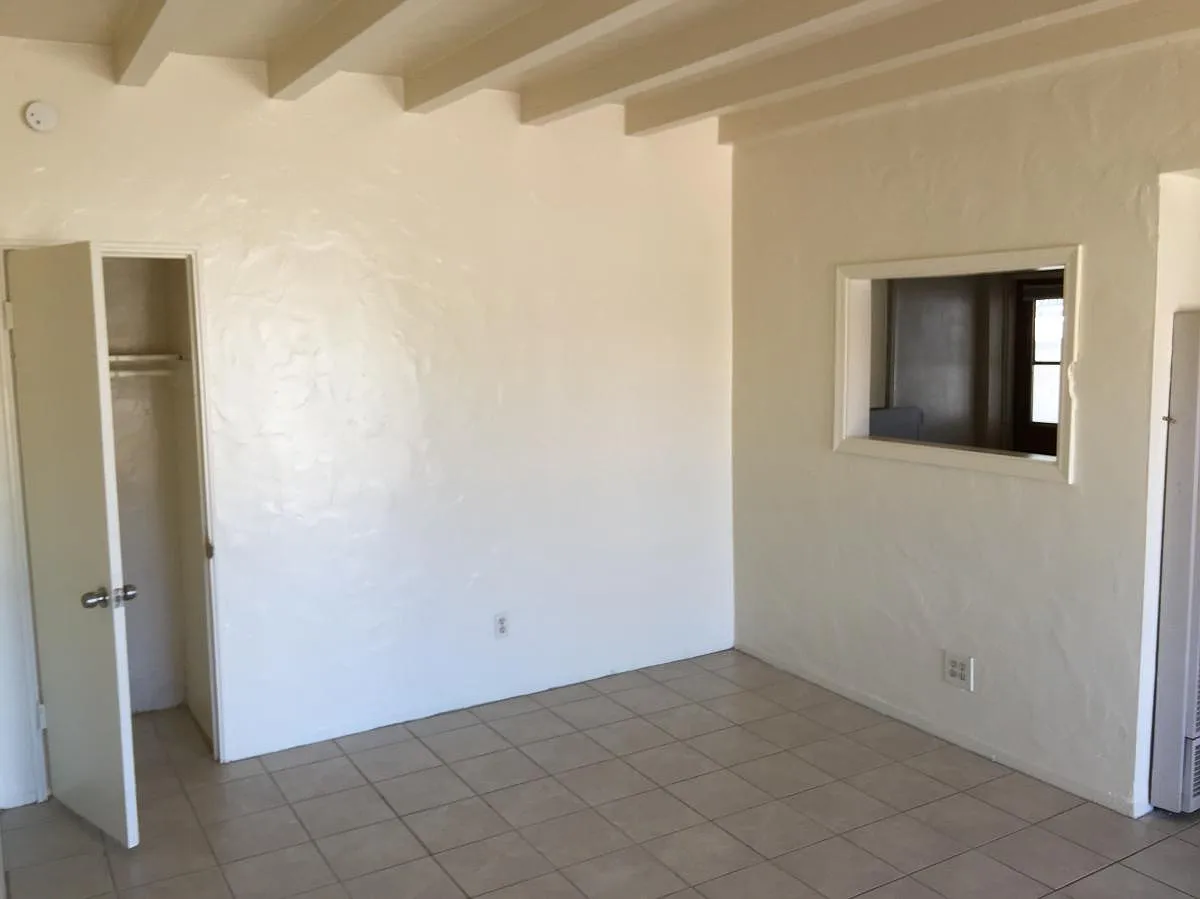 1 bed, 800 sqft, $1,100 — Photo 4