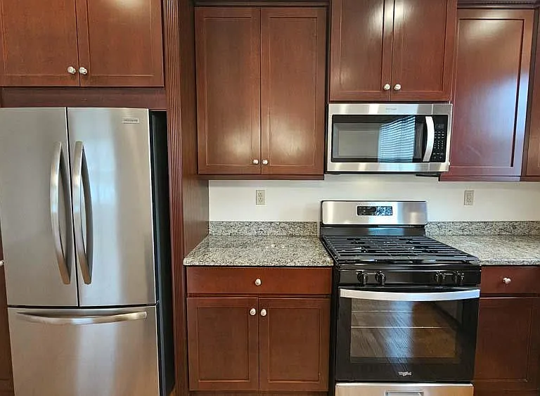 305 Canter Ct — Photo 13