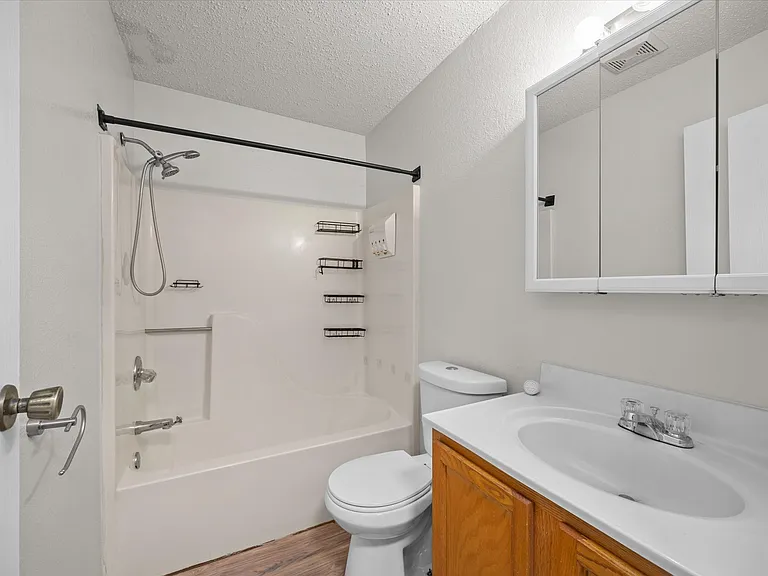 2105 N Keebler Ave #D — Photo 11