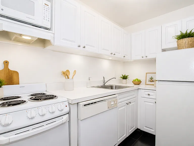 207 E 30th St #4B — Photo 5