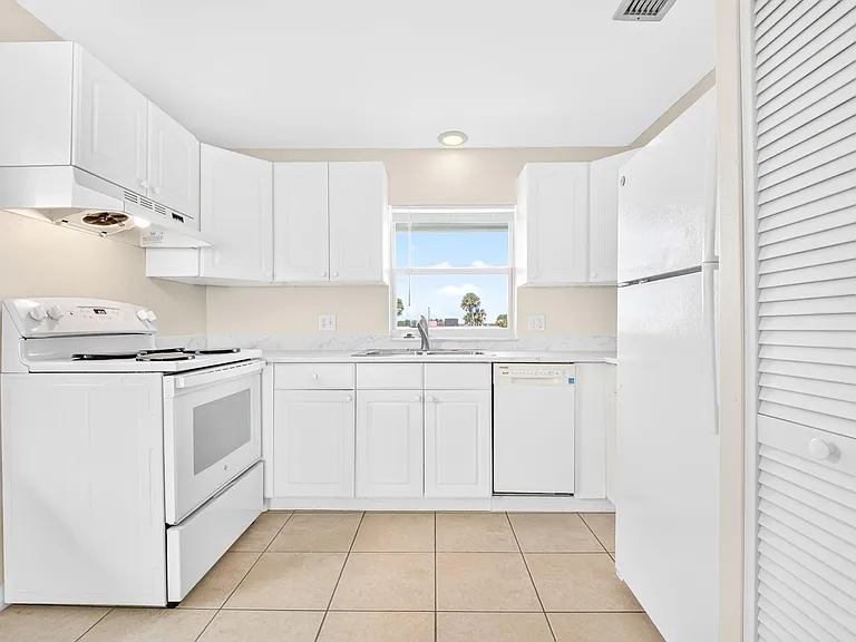 2760 Ocean Shore Blvd — Photo 9