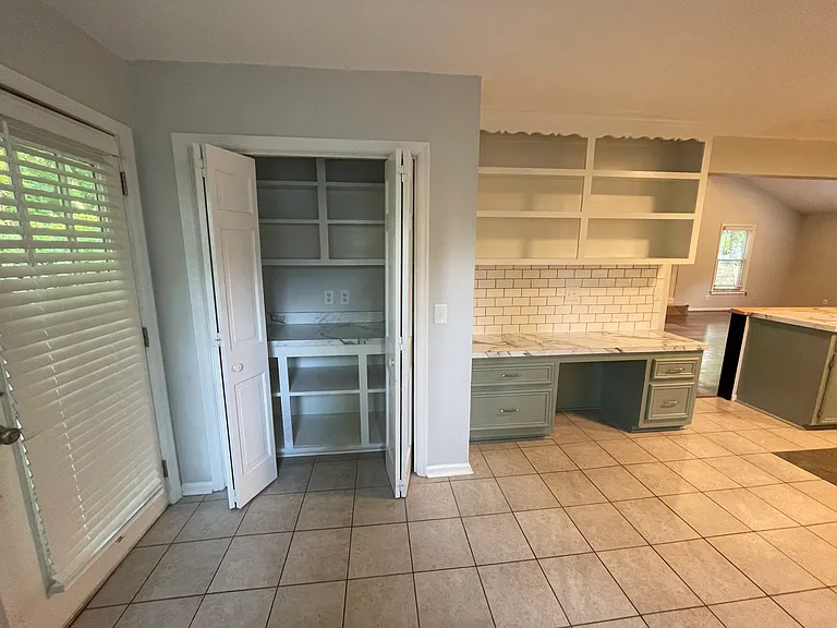 206 Rodborough Rd — Photo 9