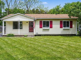 606 Hickory St, Fenton, MI 48430