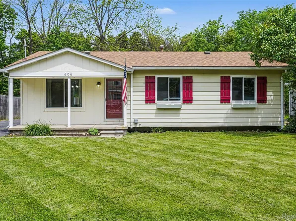 606 Hickory St, Fenton, MI 48430