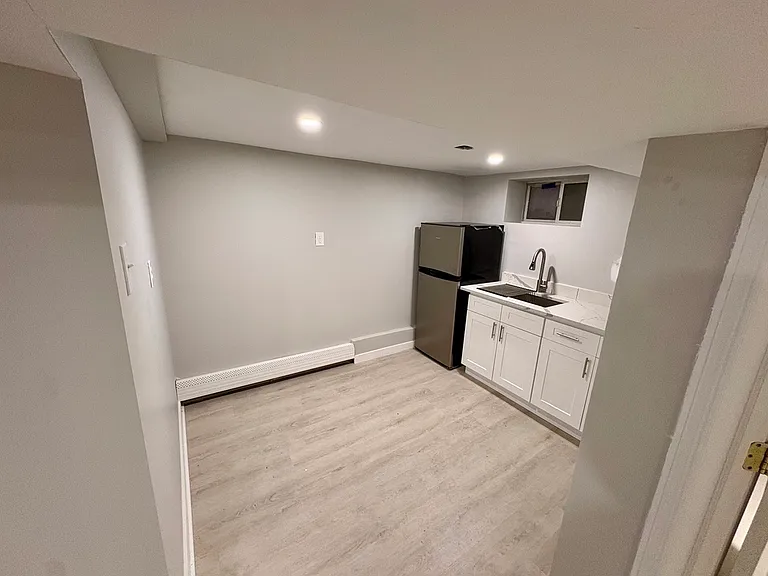 287 Logan Ave #1 — Photo 4