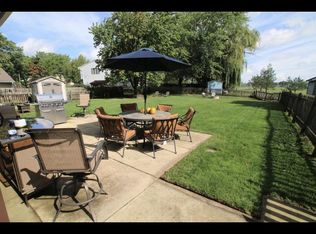 710 Mensching Rd, Roselle, IL 60172