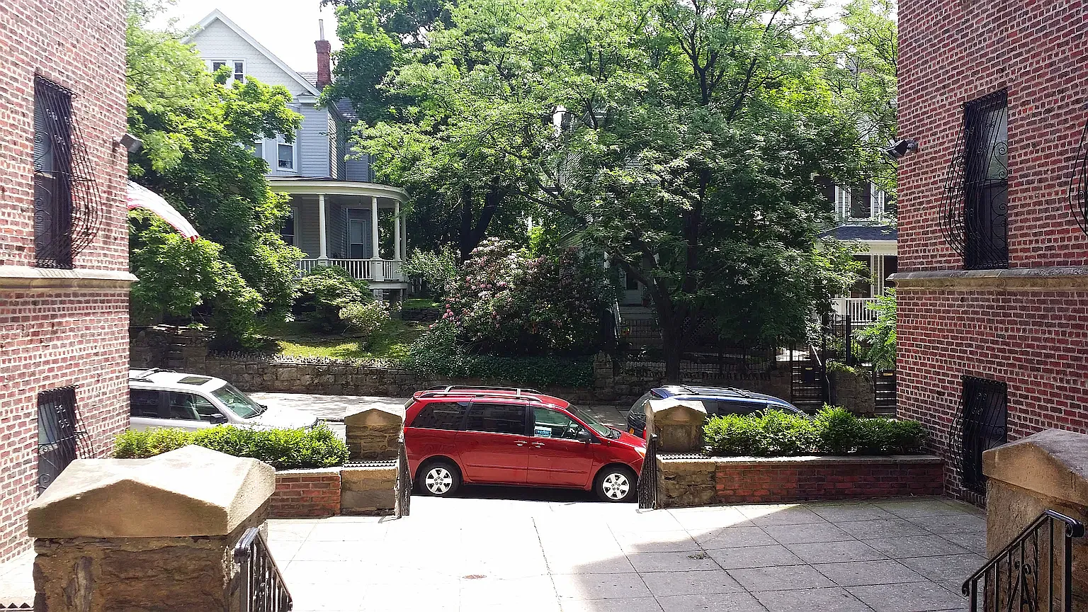 3217 Hull Avenue — Photo 4