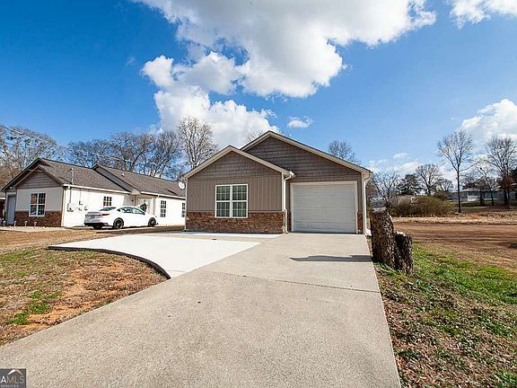 2nd image of 511 Circle Dr