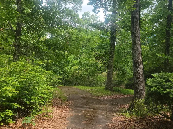 6 Timberlane Dr, Pennington, NJ 08534